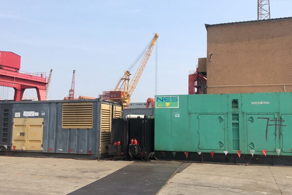 轮台发电机出租空气滤清器的清洁频率是多少？